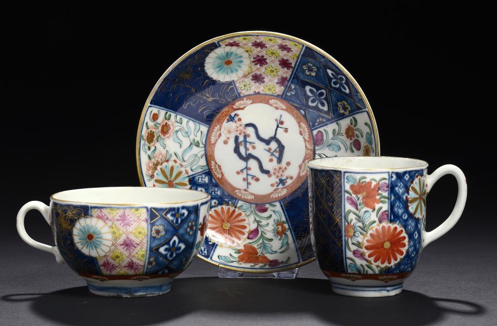 A WORCESTER OLD RICH MOSAICK PATTERN TRIO, C1768-75  saucer 13cm diam, mock oriental mark ++Coffee