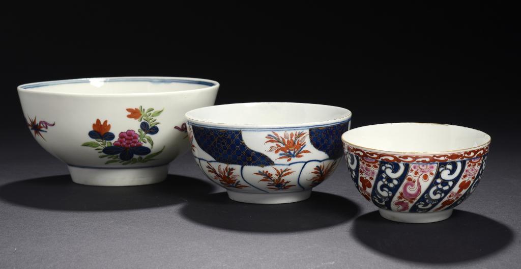 THREE WORCESTER BOWLS, C1770-75  in the Queen Charlotte, Imari and Fine Old Japan Sprig patterns,