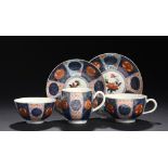 A WORCESTER JAPAN PATTERN TRIO AND TEA BOWL AND SAUCER, C1768-75  open crescent or unmarked, saucers