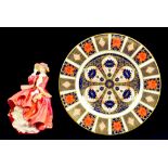 A ROYAL CROWN DERBY IMARI PLATE AND A ROYAL DOULTON FIGURE OF 'TOP O' THE HILL'