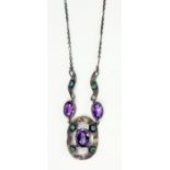 AN ARTS AND CRAFTS AMETHYST, GREENSTONE AND SILVER NECKLET, CIRCA 1905, 6.8G GROSS