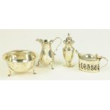 AN EDWARD VII SILVER CREAM JUG AND MATCHING SUGAR BOWL, ON THREE FEET, LONDON 1908, A PIERCED SILVER