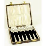 A SET OF SIX VICTORIAN SILVER COFFEE SPOONS, SHEFFIELD 1895, CASED, 2OZS