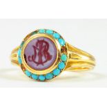 A VICTORIAN GOLD AND TURQUOISE SIGNET RING WITH HARDSTONE INTAGLIO, 3.7G GROSS