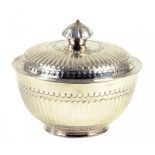 A QUEEN ANNE STYLE SILVER FLUTED SUGAR BOWL AND COVER, LONDON 1912, 6OZS 10DWTS