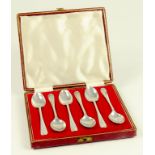 A SET OF SIX GEORGE VI SILVER COFFEE SPOONS, HANOVERIAN PATTERN, SHEFFIELD 1946, CASED, 2OZS