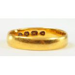 A 22CT GOLD WEDDING RING, 2.8G