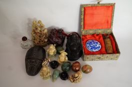 A small collection of oriental items inc