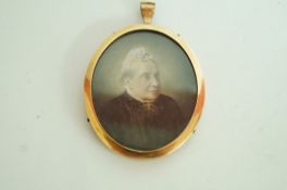 A Victorian gold framed oval picture loc