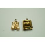 A 9ct gold TV set charm; with a 9ct gold