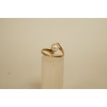 A single stone cultured pearl 9 carat gold ring, Birmingham 1990, the cultured pearl of