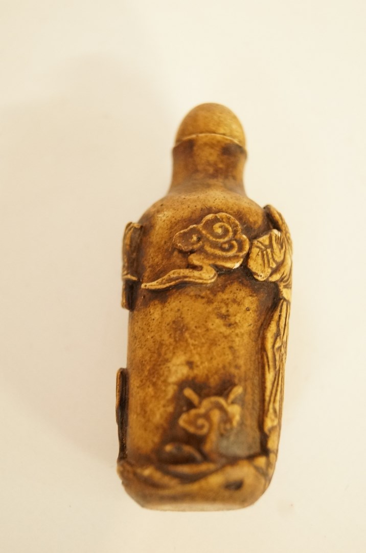 An oriental moulded scent bottle, H 7.5cm - Image 2 of 2