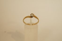 A single stone diamond 9 carat gold ring, the brilliant cut of approximately 0.
