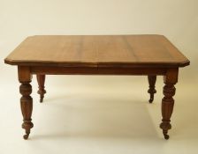 An Edwardian mahogany dining table on turned and fluted legs, 75cm high, 118cm wide,