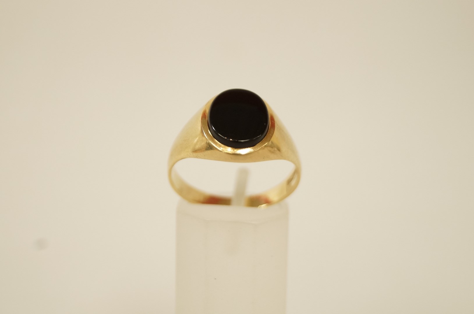 9 ct gold black onyx signet ring, finger size T, 3. - Image 2 of 2