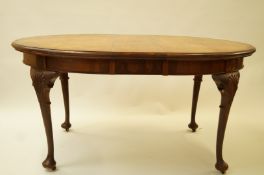 A 20th century walnut wind out mahogany dining table, 73cm high, 154cm long, 105cm wide,