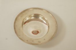 A small silver Armada dish, London 1979, 12 cm diameter,