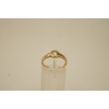 A 9ct gold single stone ring, 2.