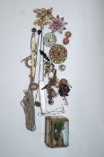 A small quantity of costume jewellery,