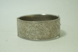 A silver hinged bangle, Birmingham 1920, engraved frontispiece, 2.