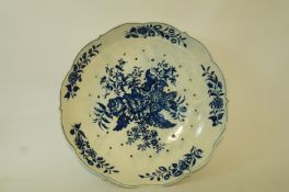 An 18th century Worcester drainer, printed in blue with the pine cone pattern,
