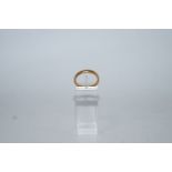 A 22 carat gold wedding ring, 4.