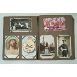 A collection of approximately five hundred 20th century postcards,