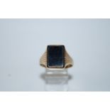 A 9ct gold and onyx signet ring, finger size Z+++, 7.