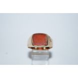 A 9ct gold cornelian signet ring, finger size Z+++, 7.