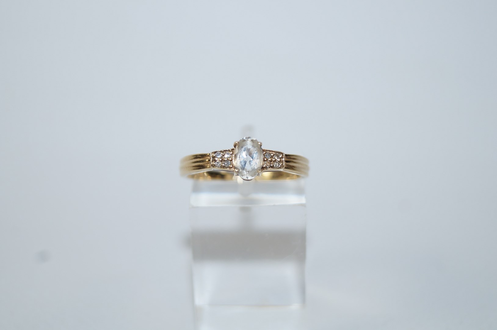 A 9ct gold dress ring,