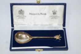 A silver spoon, by Mappin & Webb, London 1981,