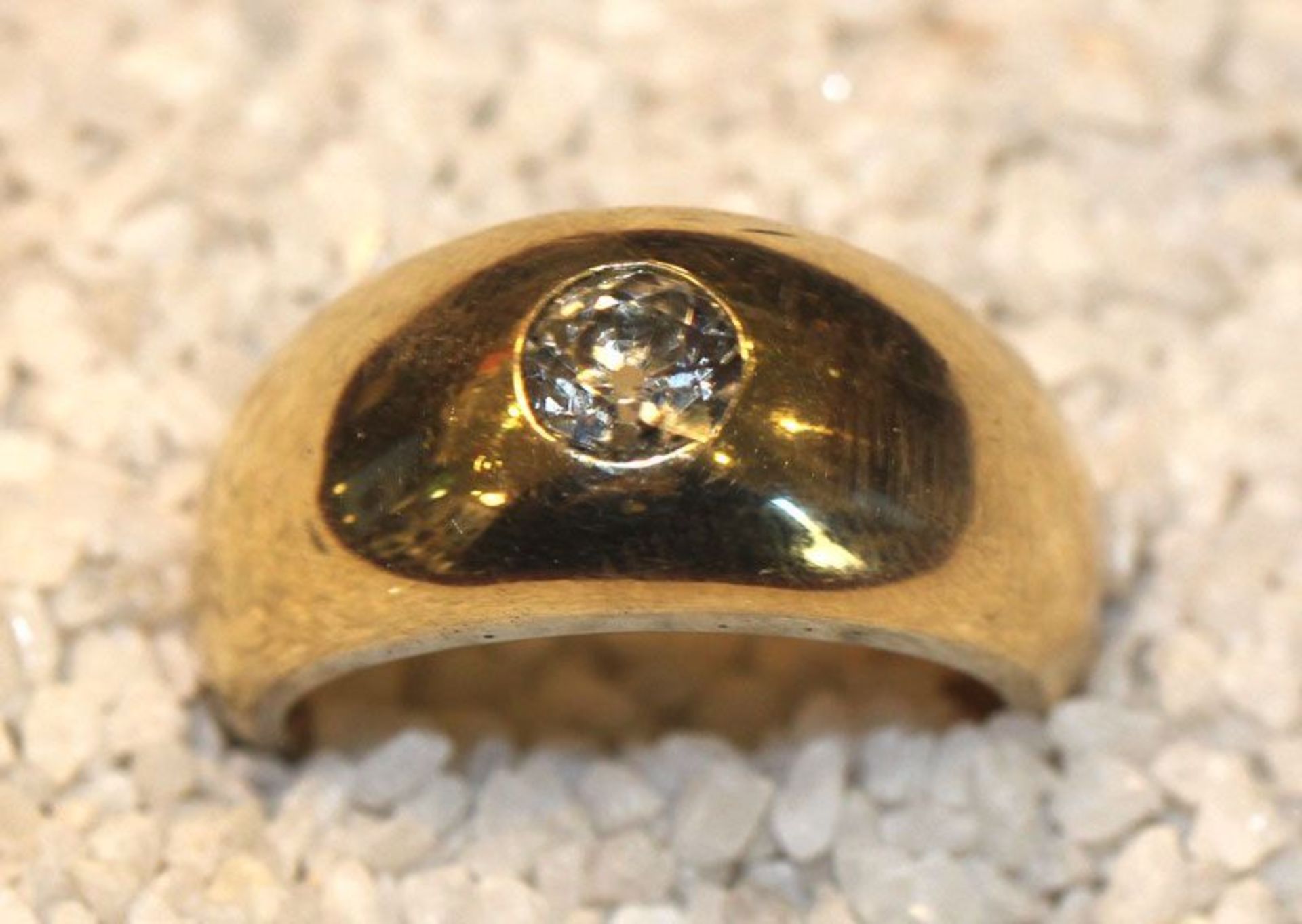 14 k Gelbgold Ring mit Diamant, ca. 0,75 ct. Altschliff, Wesselton si-p, leichte Randbeschädigung,