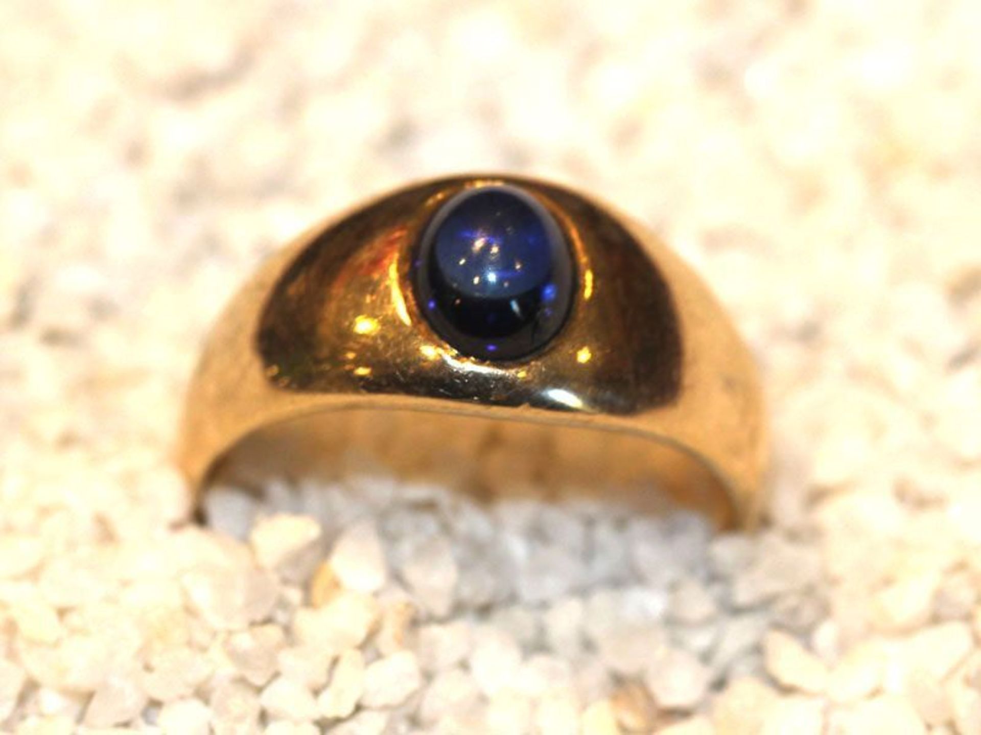 14 k Gelbgold Ring mit Safir-Cabochon, 5,8 gr,. Gr. 58