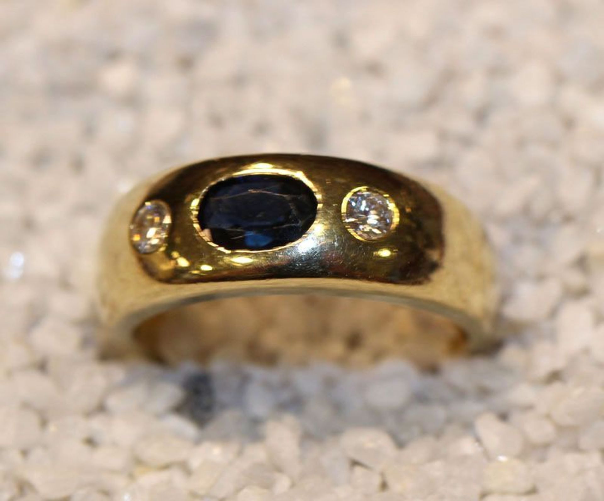 14 k Gelbgold Bandring mit Safir und 2 Diamanten, Gr. 49, 5,4 gr.