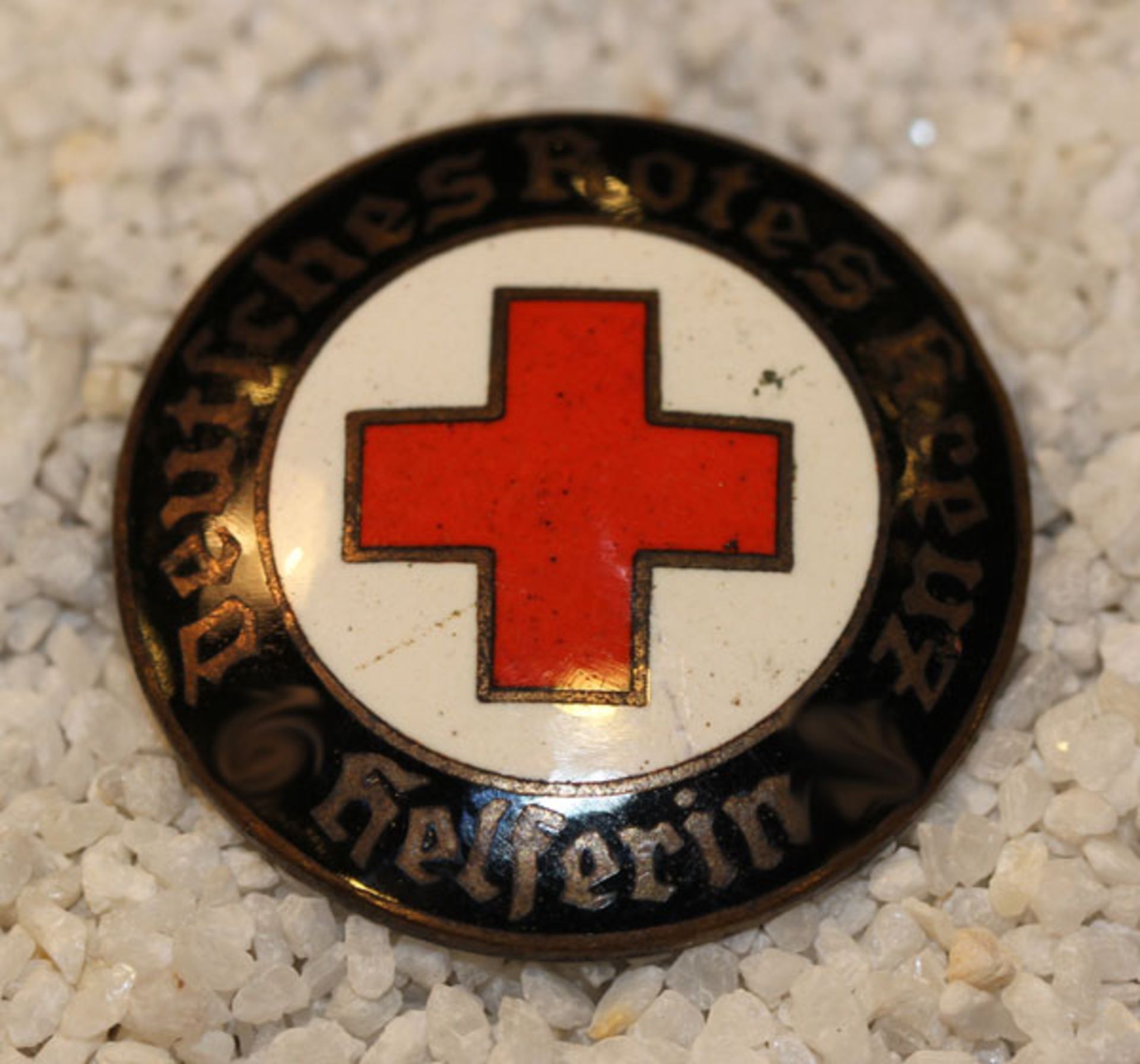 Reserve: 50 EUR        Rotes Kreuz Abzeichen, Helferin, 2. Weltkrieg