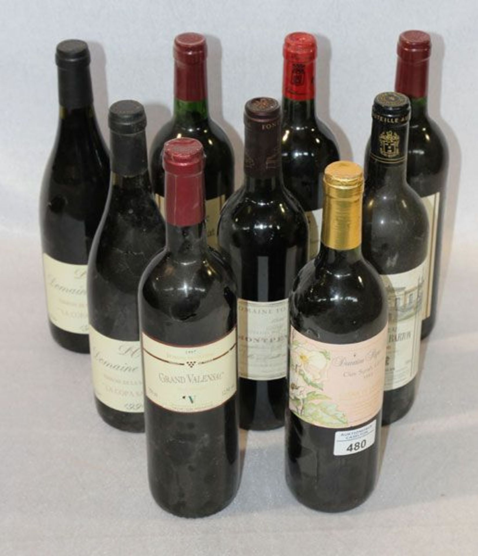 Konvolut von 9 französischen Rotweinen, diverse Jahrgänge und Winzer    Mindestpreis: 50 EUR