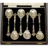 A boxed set of silver coffee spoons (Lon