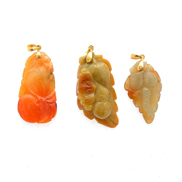 Collection of Jade, Serpentine, Yellow Gold Jewelry Items. Including one pair of carved serpentine - Image 4 of 6