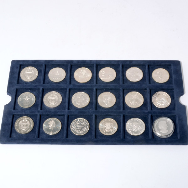 Collection of 50 Silver Coins of the World.   In a blue presentation box. - Image 5 of 7