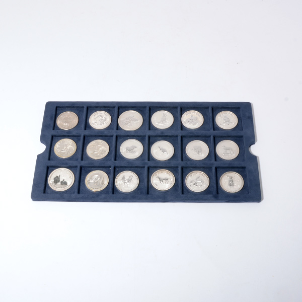 Collection of 50 Silver Coins of the World.   In a blue presentation box. - Image 4 of 6