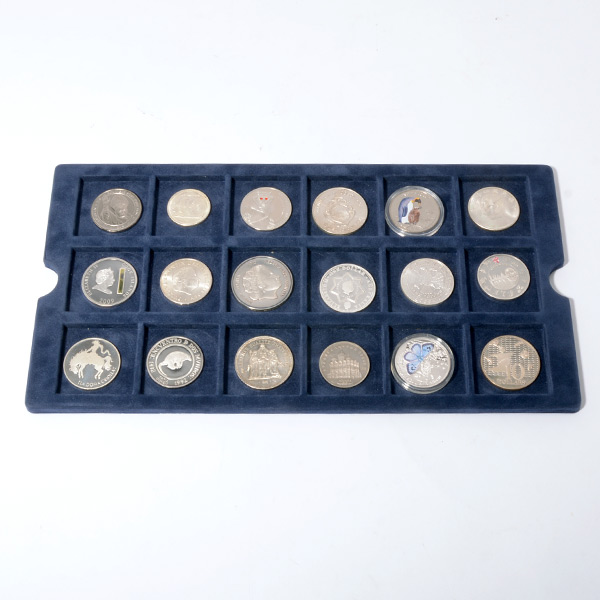 Collection of 50 Silver Coins of the World.   In a blue presentation box. - Image 5 of 6