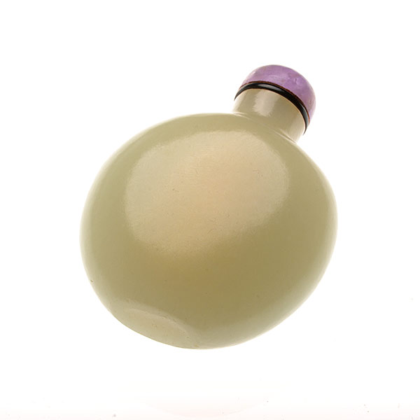 A White Jade Snuff Bottle   A White Jade Snuff Bottle Of flattened ovoid form with a flat base, - Image 2 of 5