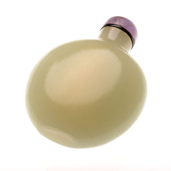 A White Jade Snuff Bottle   A White Jade Snuff Bottle Of flattened ovoid form with a flat base, - Image 3 of 5