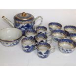 12 pieces of 19thC blue & white painted chinoiserie tea china with gilding – teapot & two cups