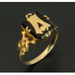 A 9 ct gold in memoriam ring, size Q.