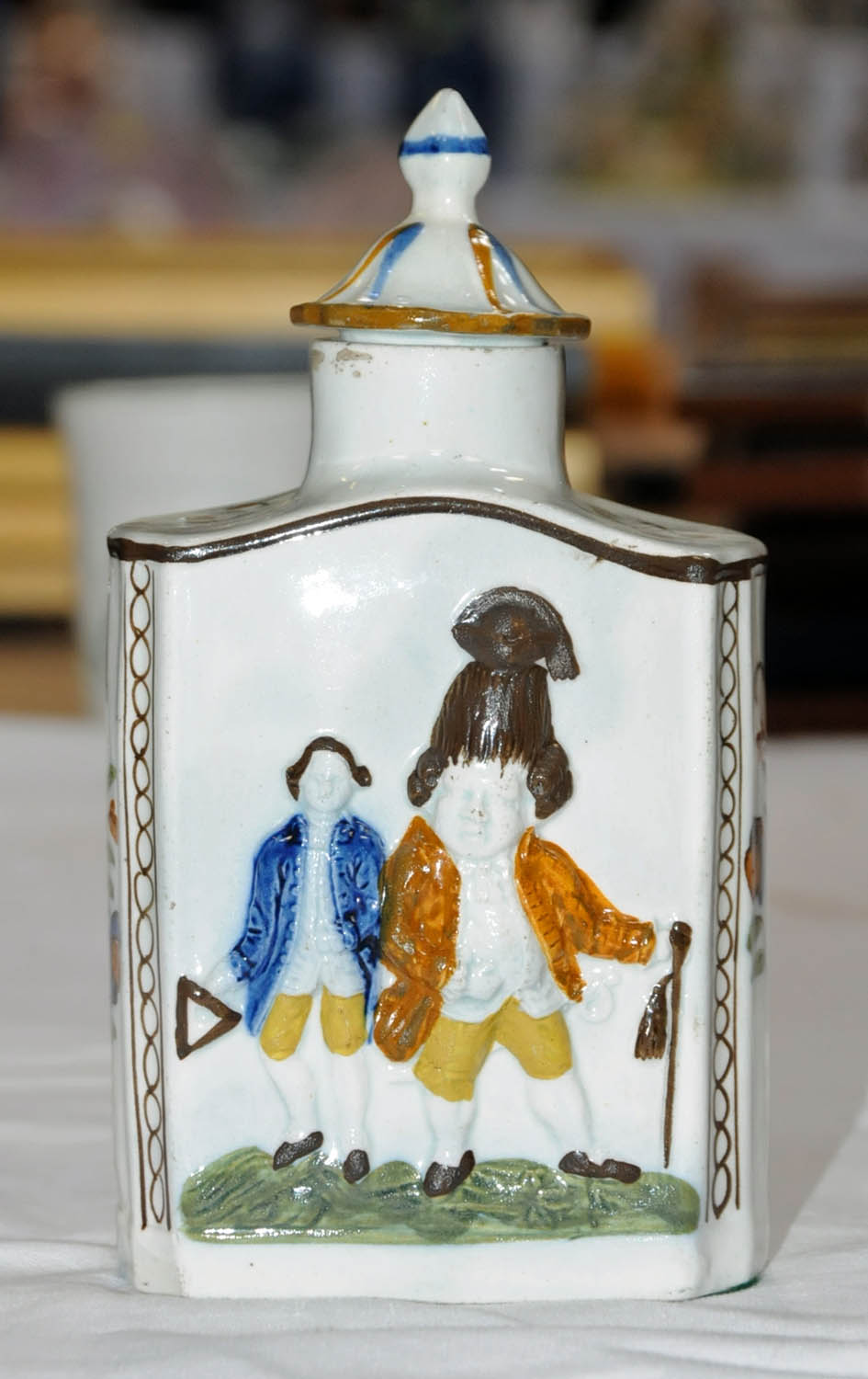 George III Prattware tea caddy, decorated in relief with "Macaroni" figures, circa 1790 and - Image 4 of 10