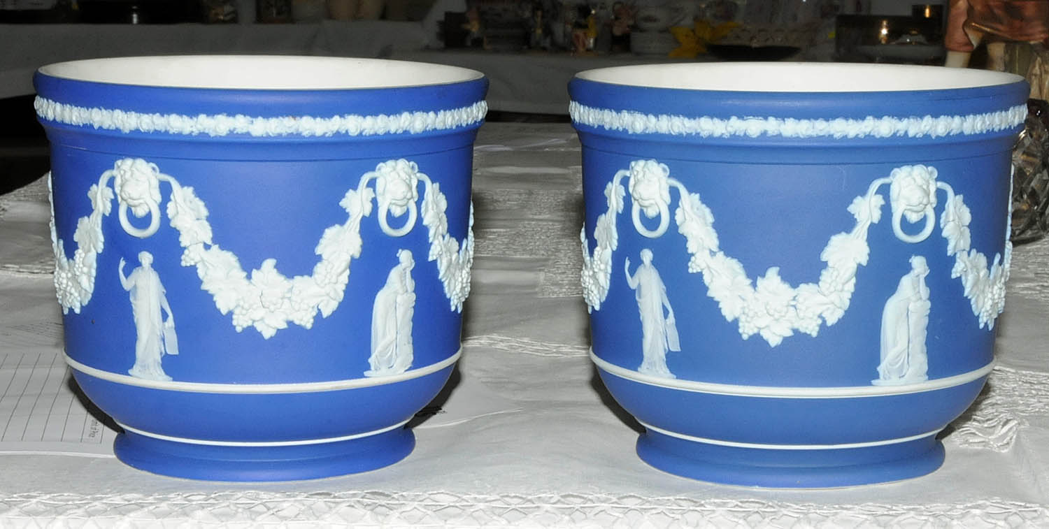 A pair of Wedgwood blue Jasperware jardinieres, decorated with classical figures and swags. - Image 5 of 8