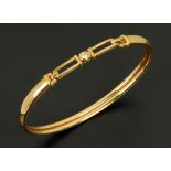 A 9 ct gold bracelet, set with a single diamond, 6.5 grams.  Width 64 cm, height 47 cm.