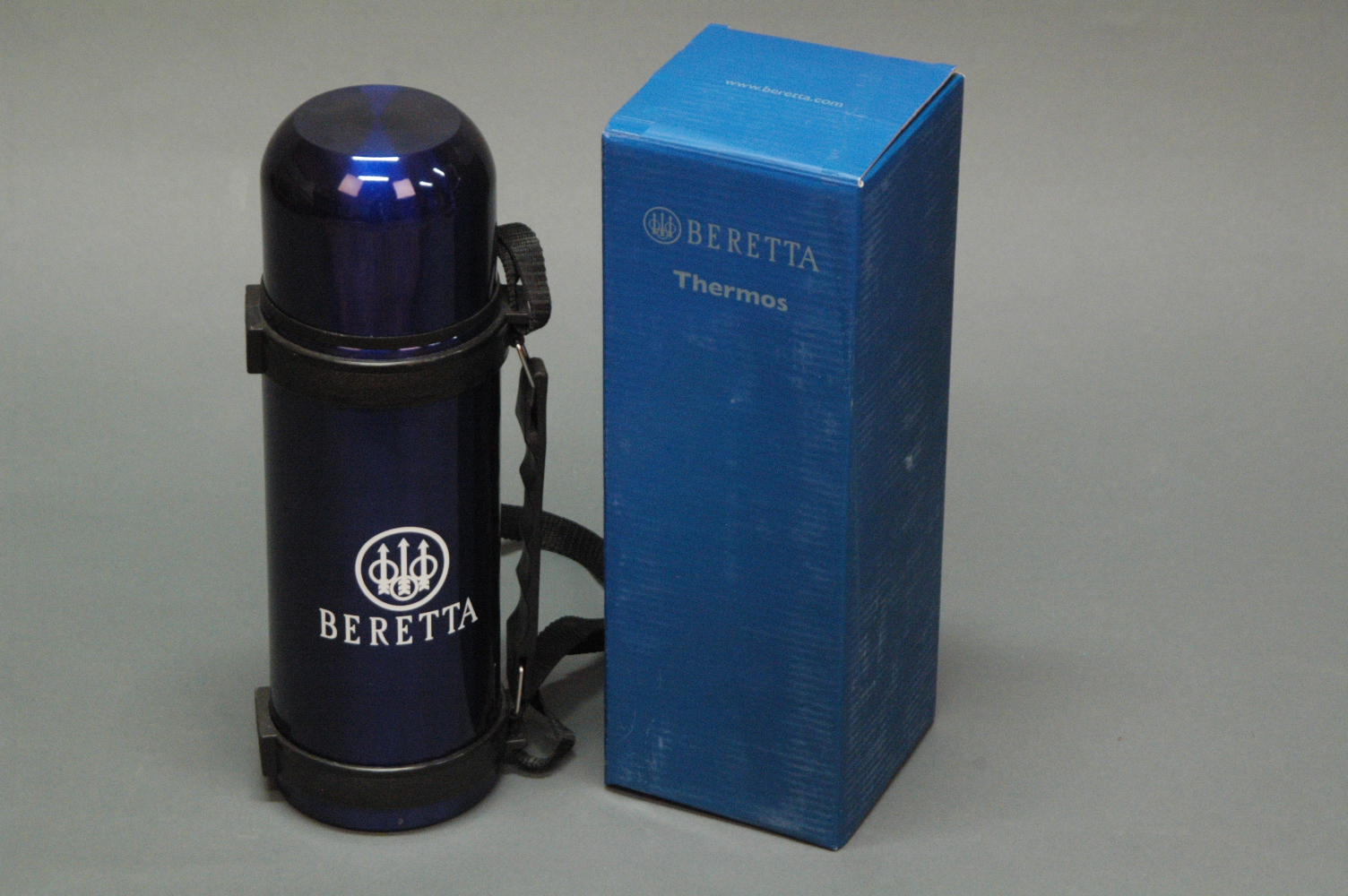 Beretta 1 litre blue Thermos flask, new.