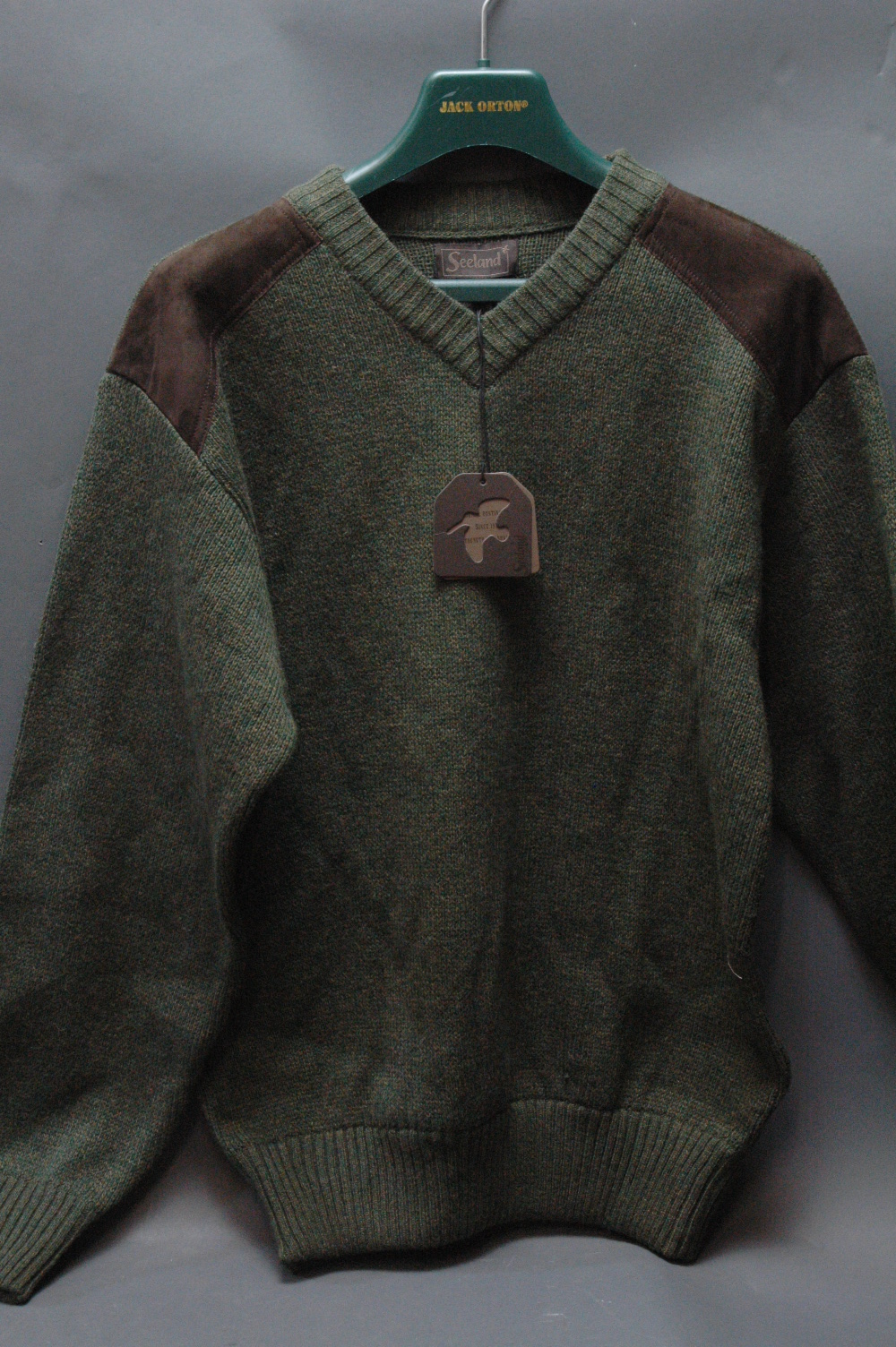 Seeland Gordon V neck jersey (L) new.